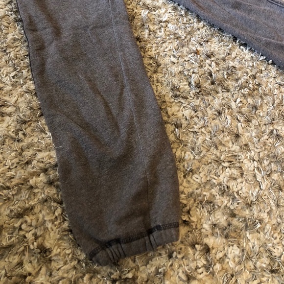 Brown Abercrombie elastic bottom Capri sweats. - Picture 3 of 4